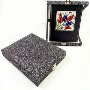 Ahşap Plaket 10x10 Çini Karolu Gümüş Brode Deri Kutulu