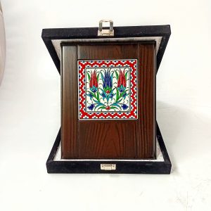 Ahşap Plaket 10x10 Çini Karolu Kadife Kutulu 10