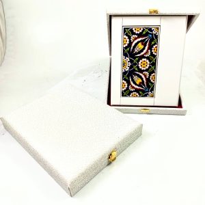 Ahşap Plaket 10x20 Çini Karolu Beyaz Brode Deri Kutulu