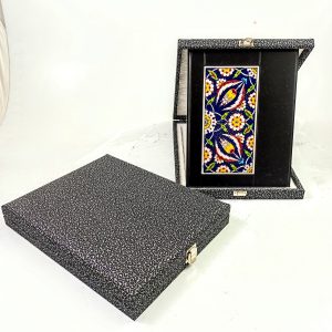 Ahşap Plaket 10x20 Çini Karolu Gümüş Brode Deri Kutulu