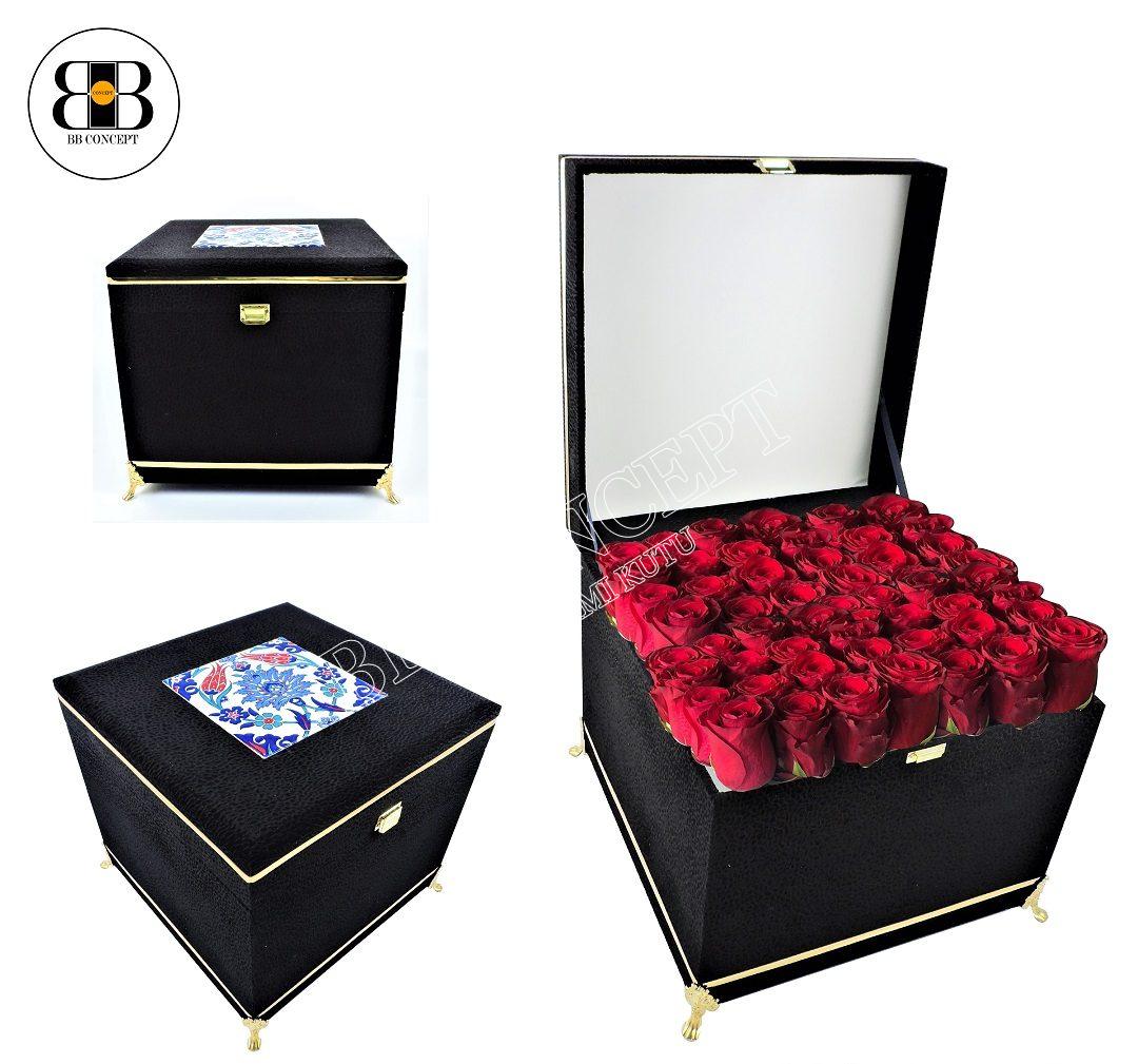 Çiçek ve Hediye Kutusu Çini Karolu Lüks Desenli Kadife Metal Şeritli
