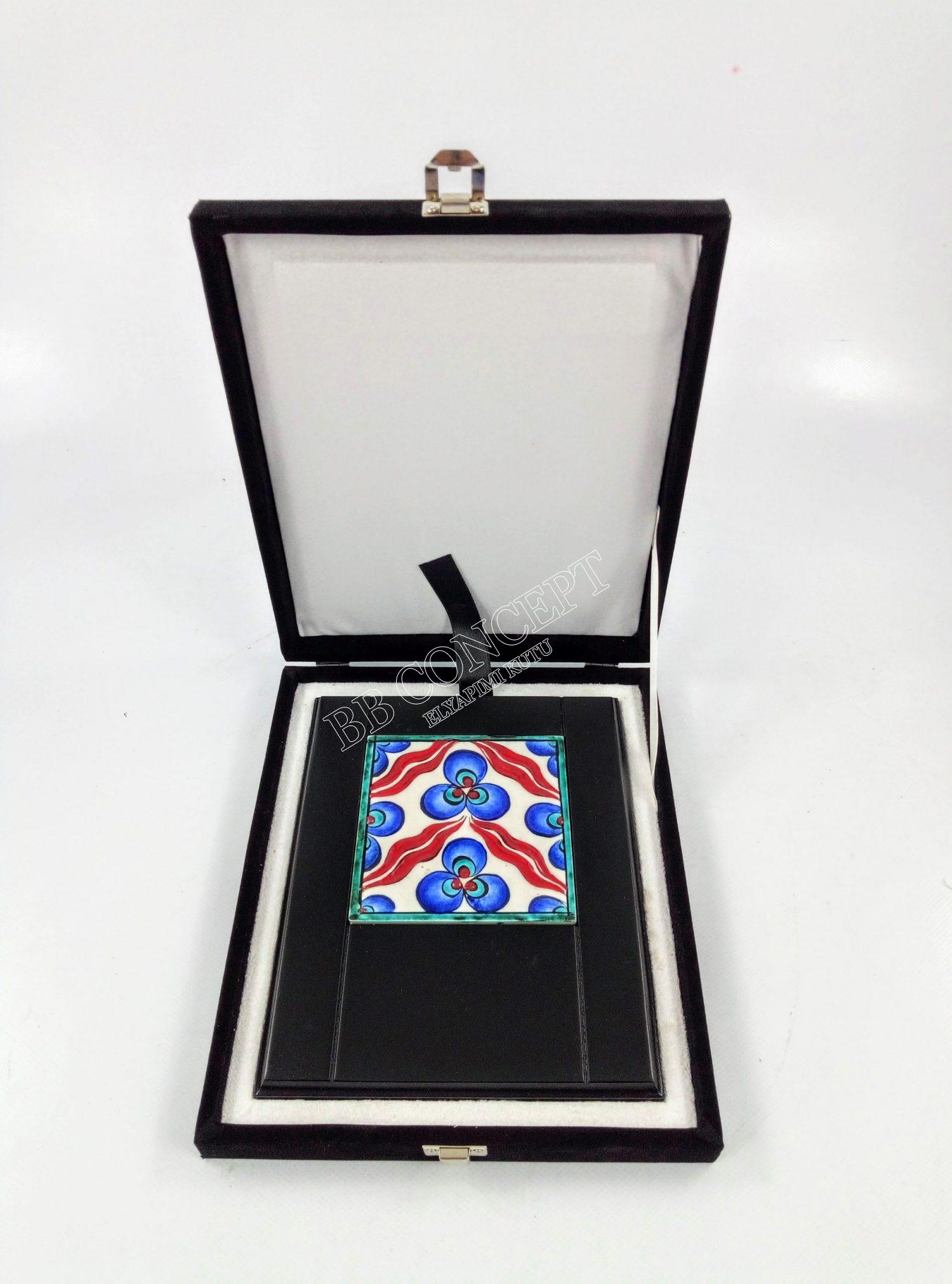 Ahşap Plaket 10x10 Çini Karolu Kadife Kutulu - Görsel 6