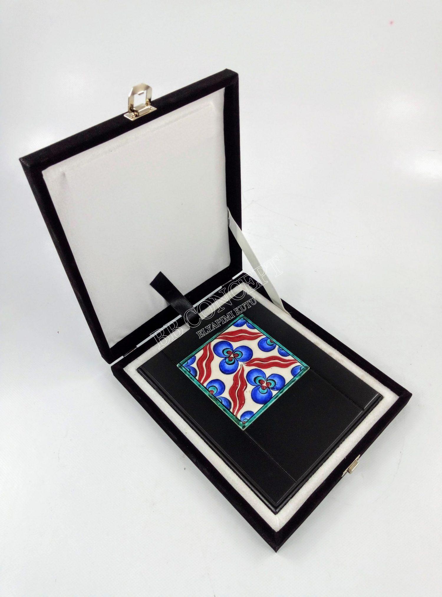 Ahşap Plaket 10x10 Çini Karolu Kadife Kutulu - Görsel 5