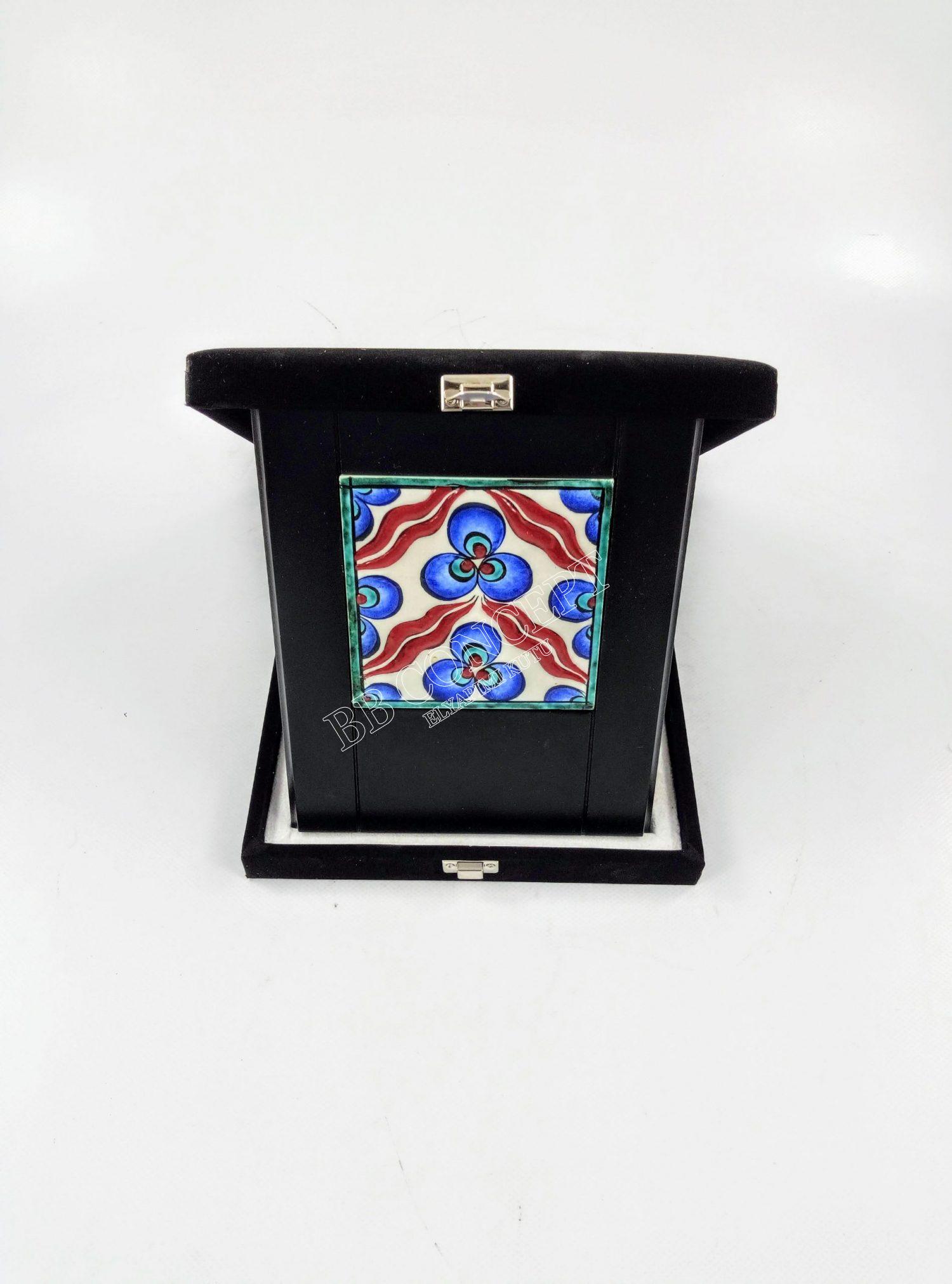 Ahşap Plaket 10x10 Çini Karolu Kadife Kutulu