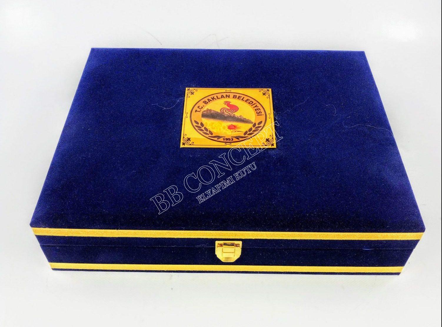 Kuran, Türk Bayrağı, İlmihal ve İkili Kahve Fincan Seti Kadife Kutulu - Görsel 9