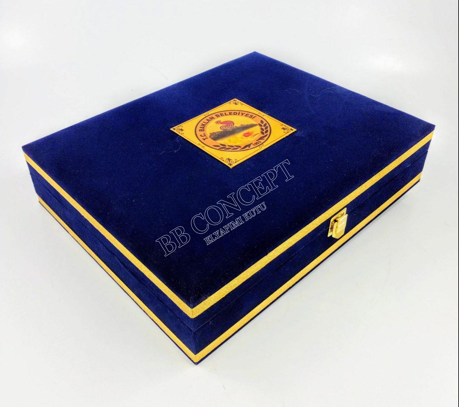 Kuran, Türk Bayrağı, İlmihal ve İkili Kahve Fincan Seti Kadife Kutulu - Görsel 8