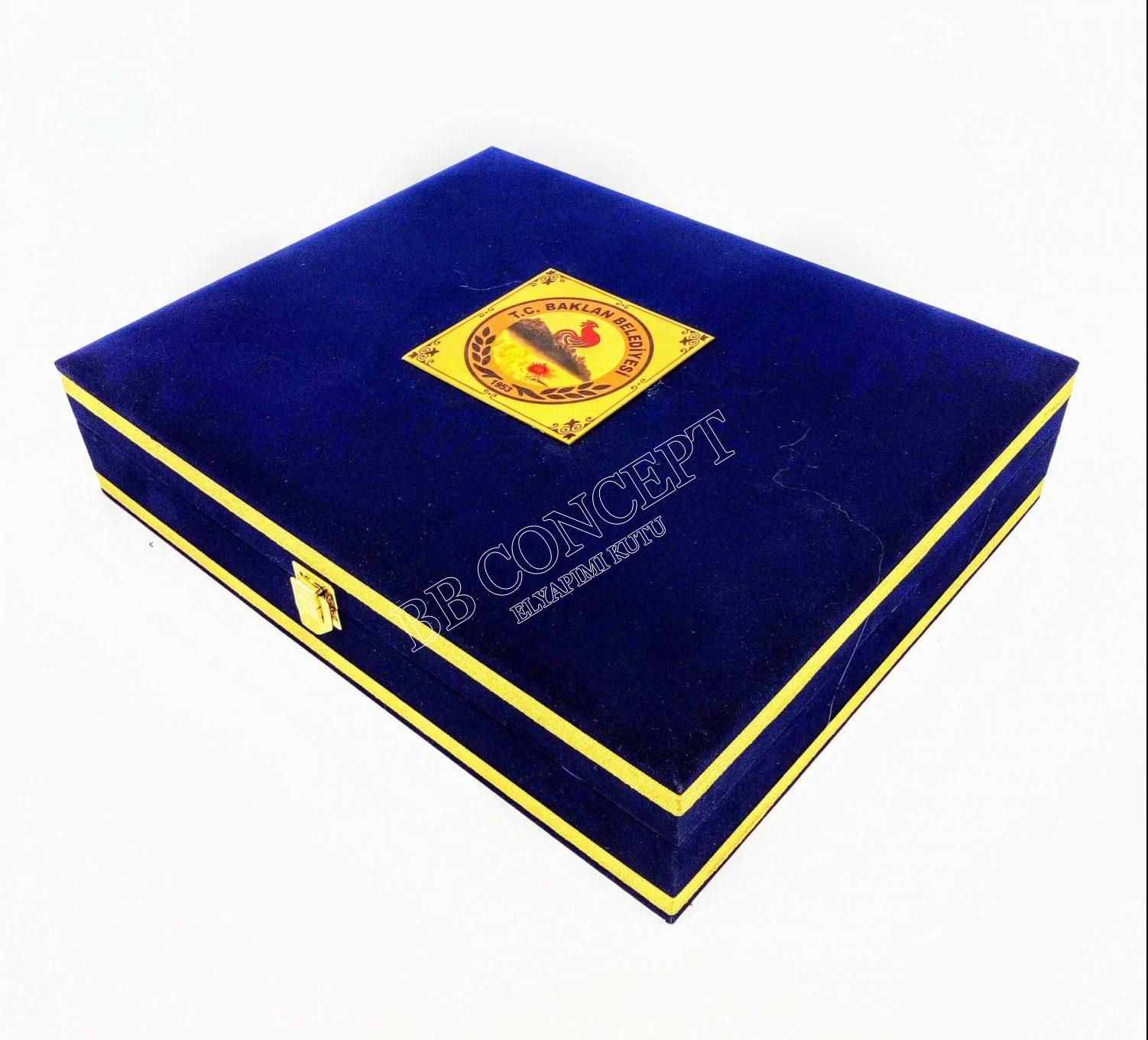 Kuran, Türk Bayrağı, İlmihal ve İkili Kahve Fincan Seti Kadife Kutulu - Görsel 7