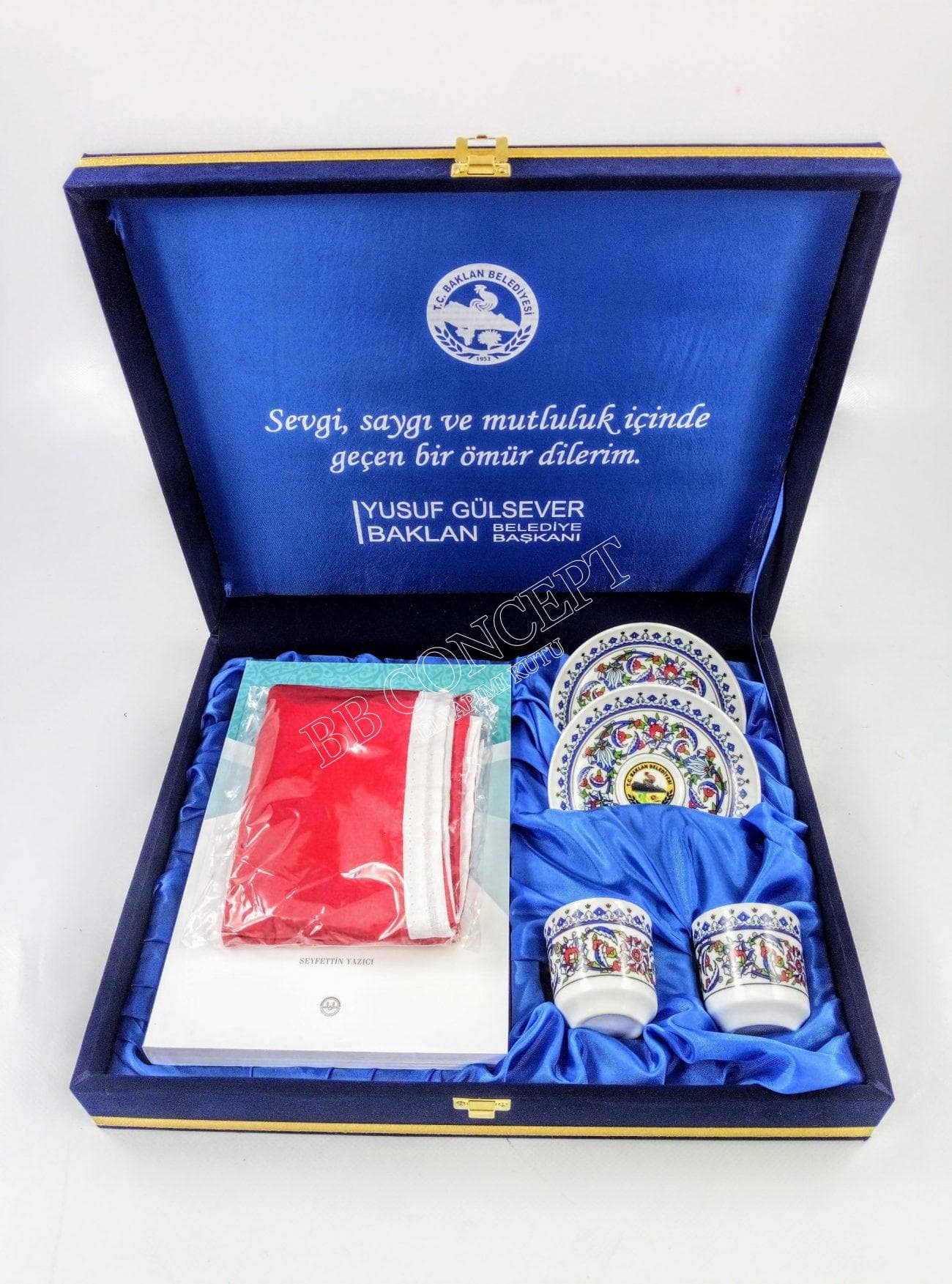 Kuran, Türk Bayrağı, İlmihal ve İkili Kahve Fincan Seti Kadife Kutulu