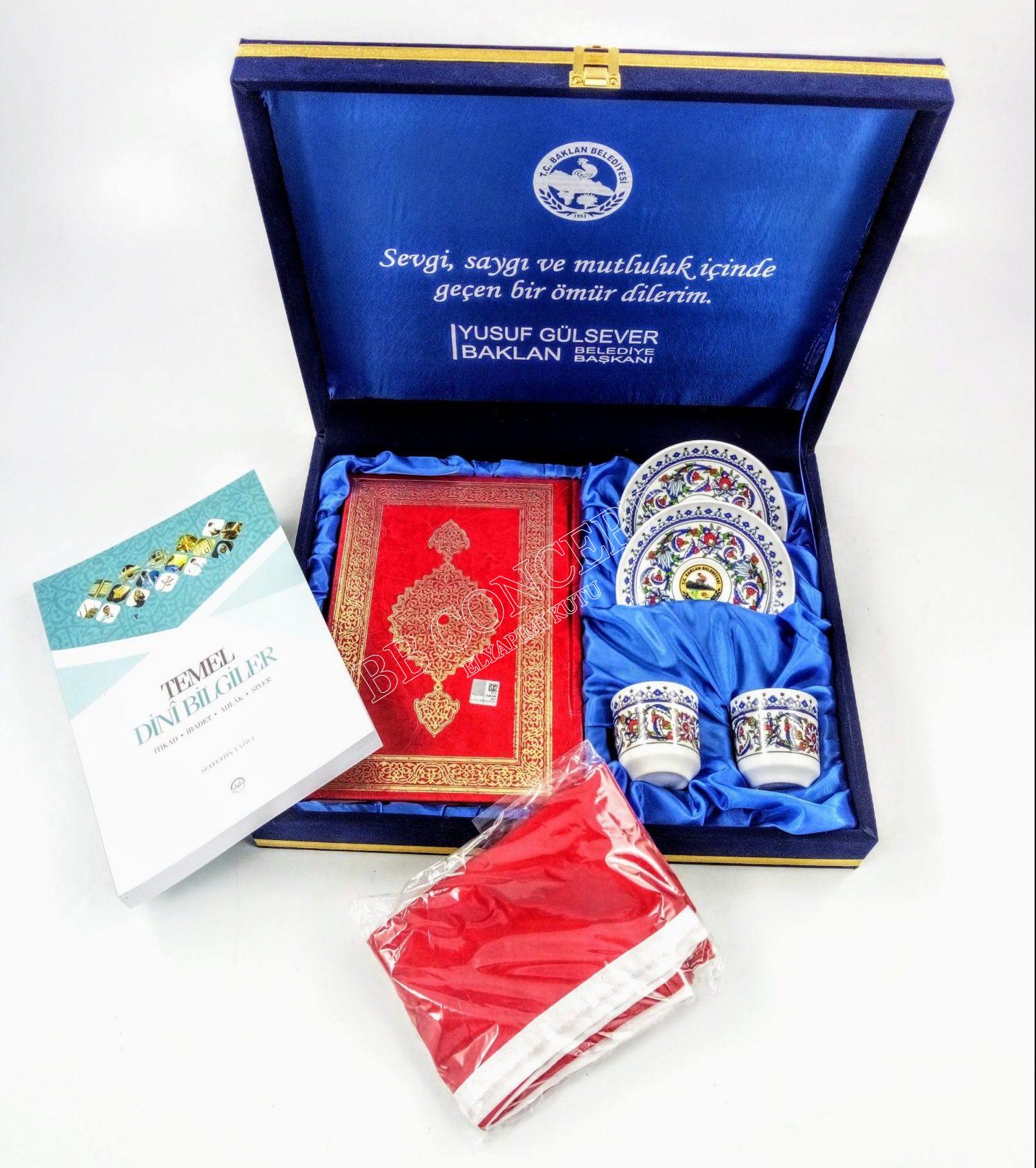 Kuran, Türk Bayrağı, İlmihal ve İkili Kahve Fincan Seti Kadife Kutulu - Görsel 3