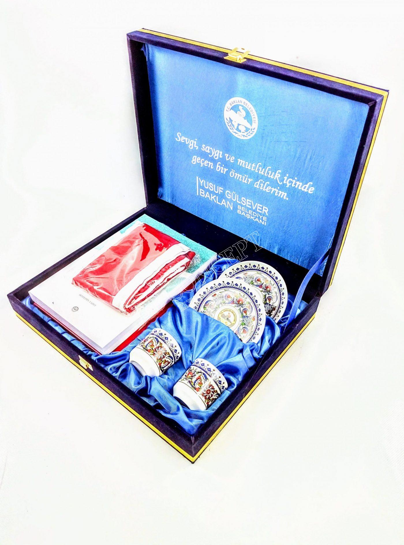 Kuran, Türk Bayrağı, İlmihal ve İkili Kahve Fincan Seti Kadife Kutulu - Görsel 5