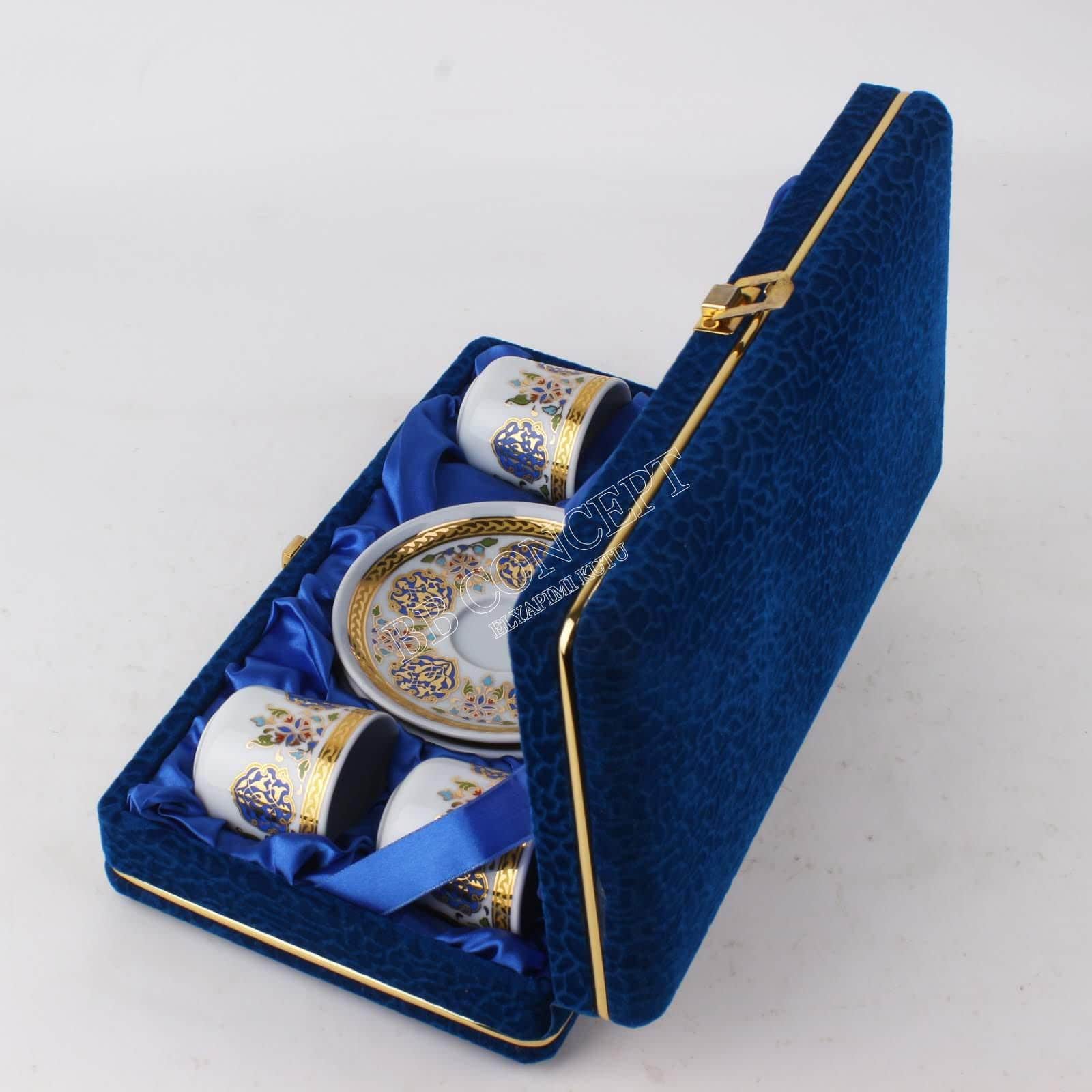 Dörtlü Kahve Fincan Seti Lüks Desenli Kadife Kutulu - Görsel 3