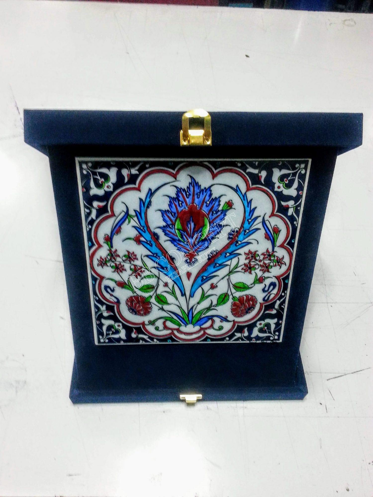 Kadife Plaket Kutusu 20x20 Karolu Kadife Kutulu