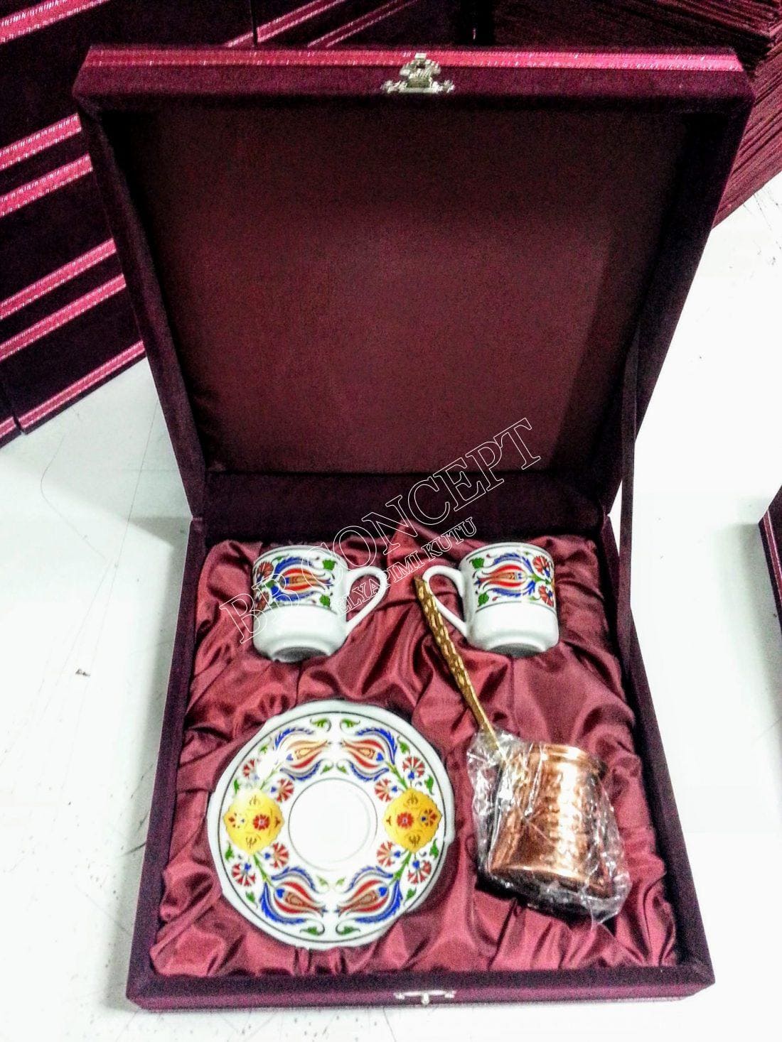 İkili Cezveli Kahve Fincanı Seti Kadife Kutulu