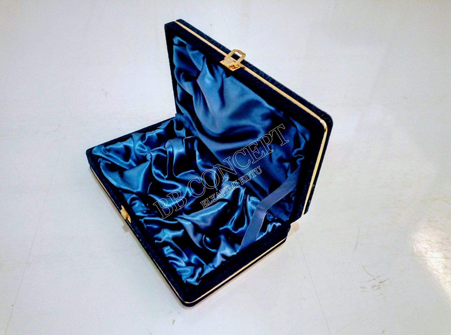 Dörtlü Kahve Fincanı Kutusu Lüks Desenli Kadife Metal Şeritli - Görsel 4