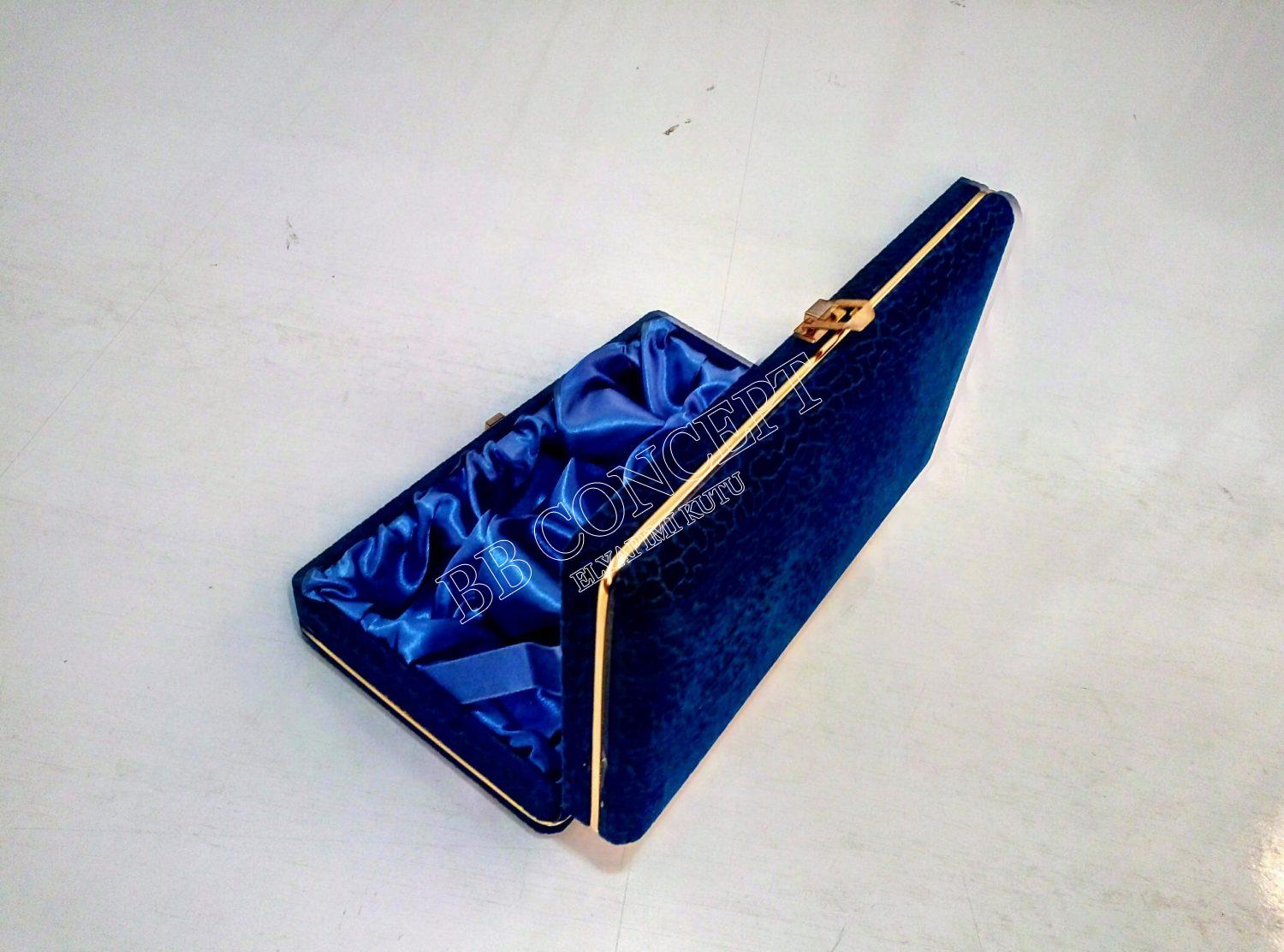 Dörtlü Kahve Fincanı Kutusu Lüks Desenli Kadife Metal Şeritli - Görsel 3