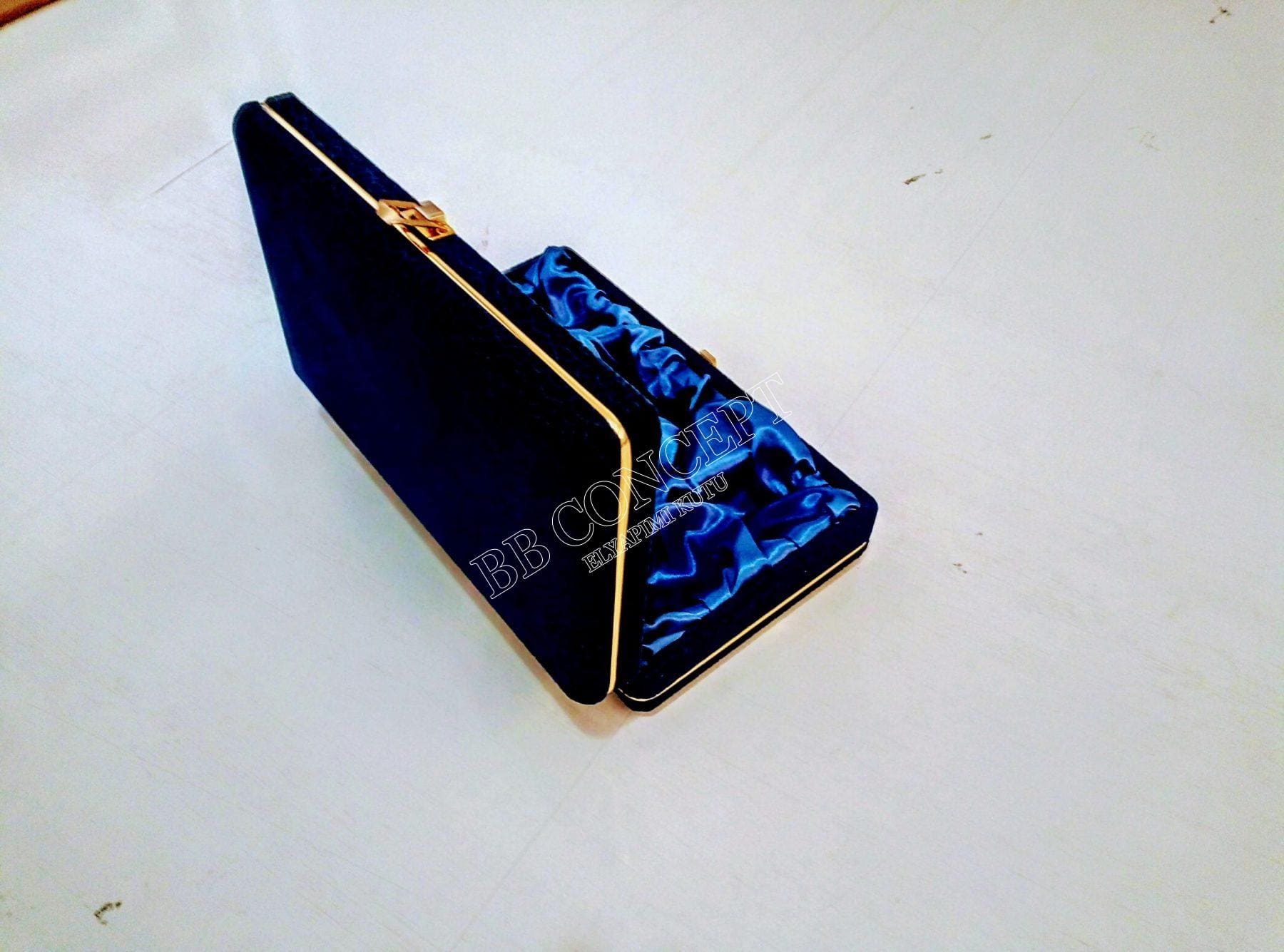 Dörtlü Kahve Fincanı Kutusu Lüks Desenli Kadife Metal Şeritli - Görsel 2