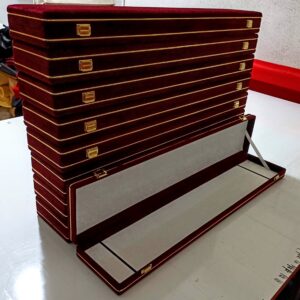 KILIÇ KUTUSU DESENLİ KADİFE LÜKS