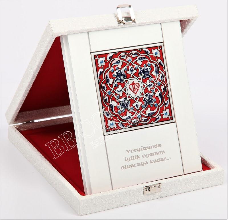 Ahşap Plaket 10x10 Çini Karolu Beyaz Brode Deri Kutulu - Görsel 2