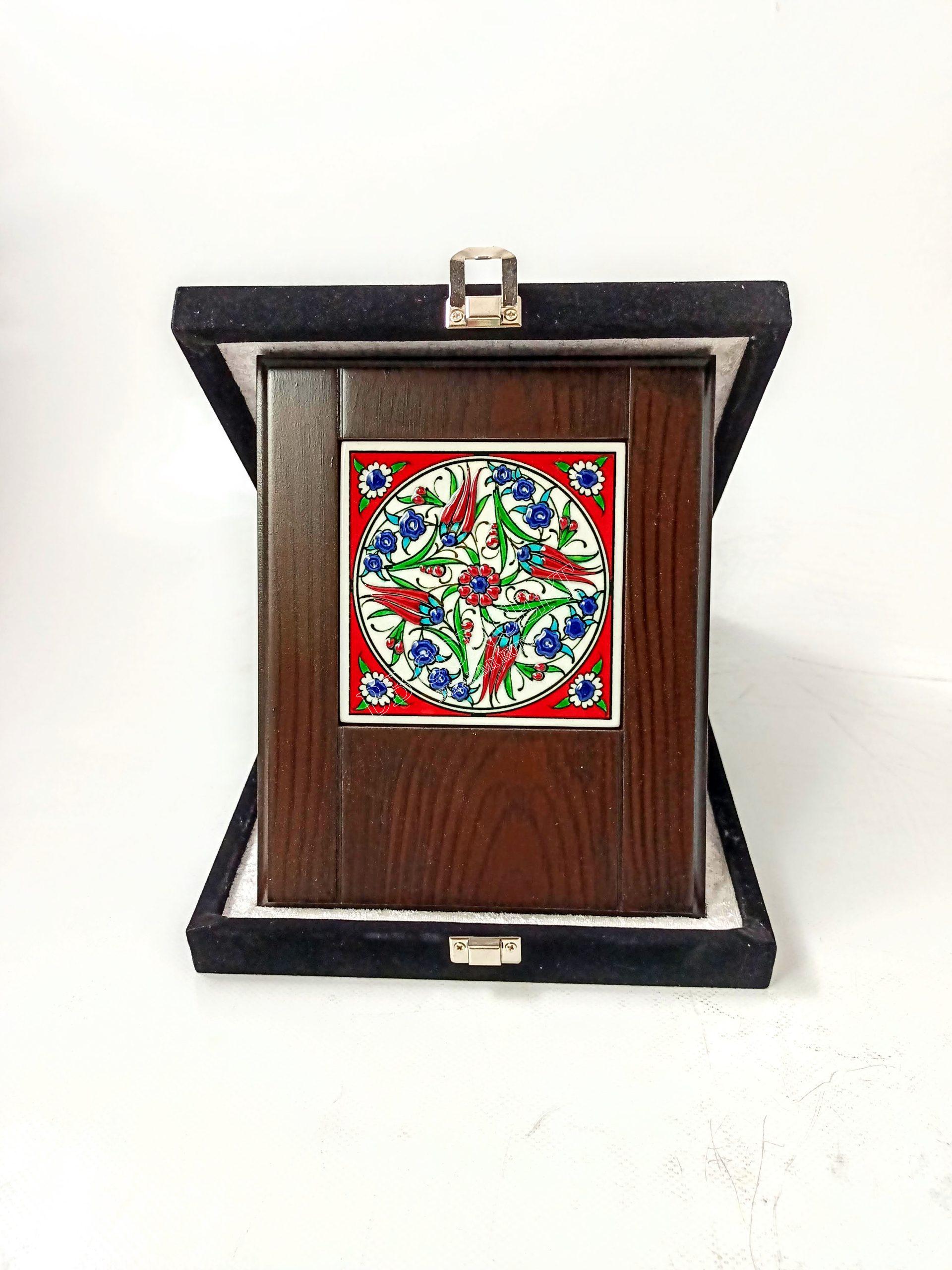Ahşap Plaket 10x10 Çini Karolu Kadife Kutulu 6