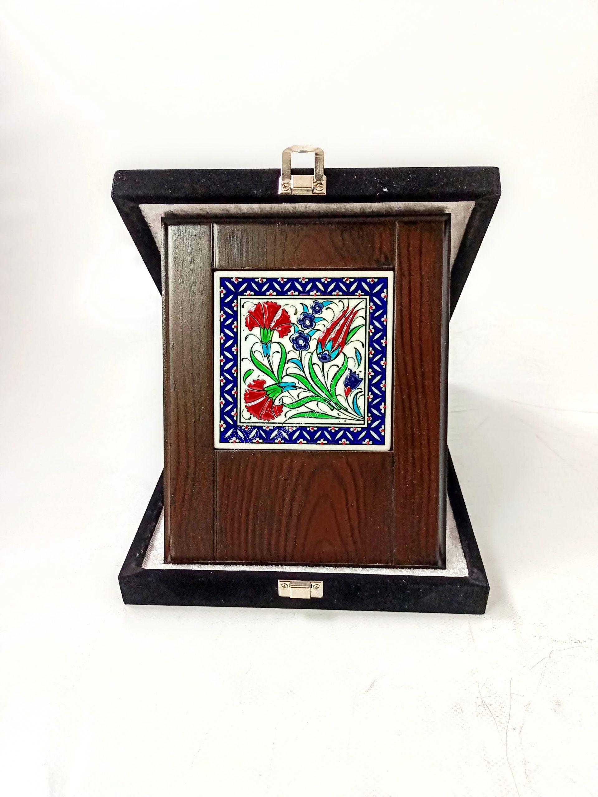 Ahşap Plaket 10x10 Çini Karolu Kadife Kutulu 4