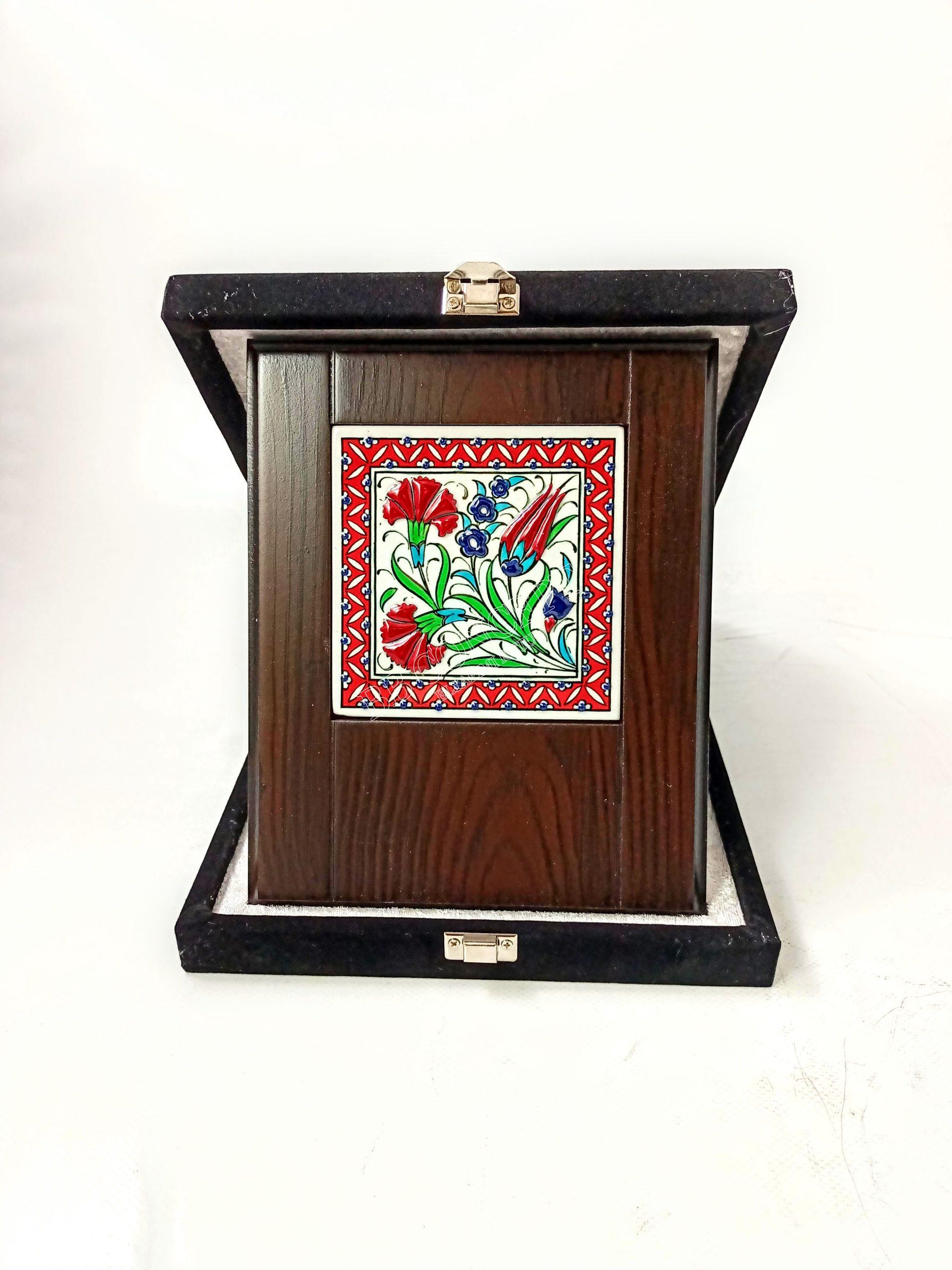 Ahşap Plaket 10x10 Çini Karolu Kadife Kutulu 3