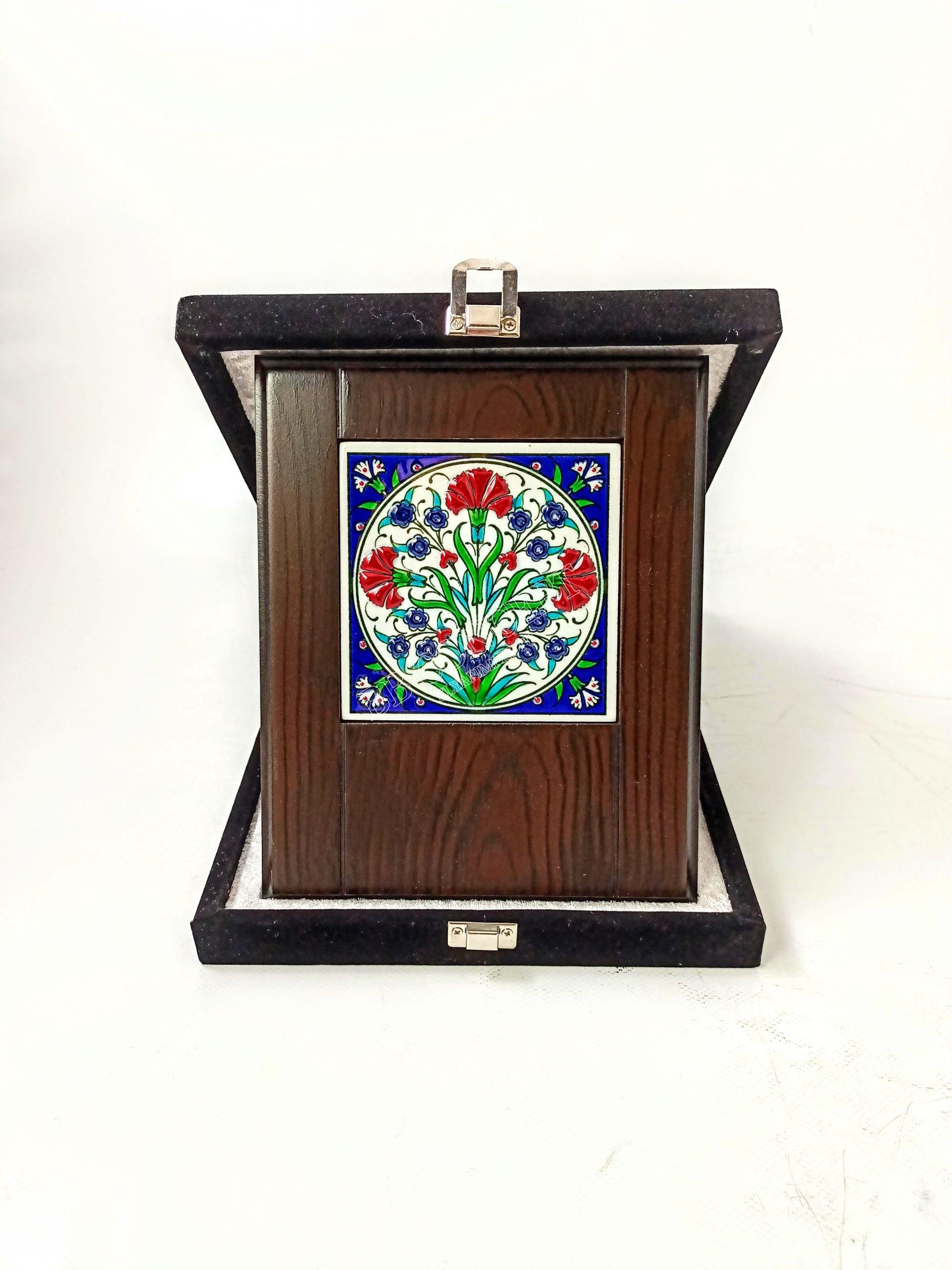 Ahşap Plaket 10x10 Çini Karolu Kadife Kutulu 13