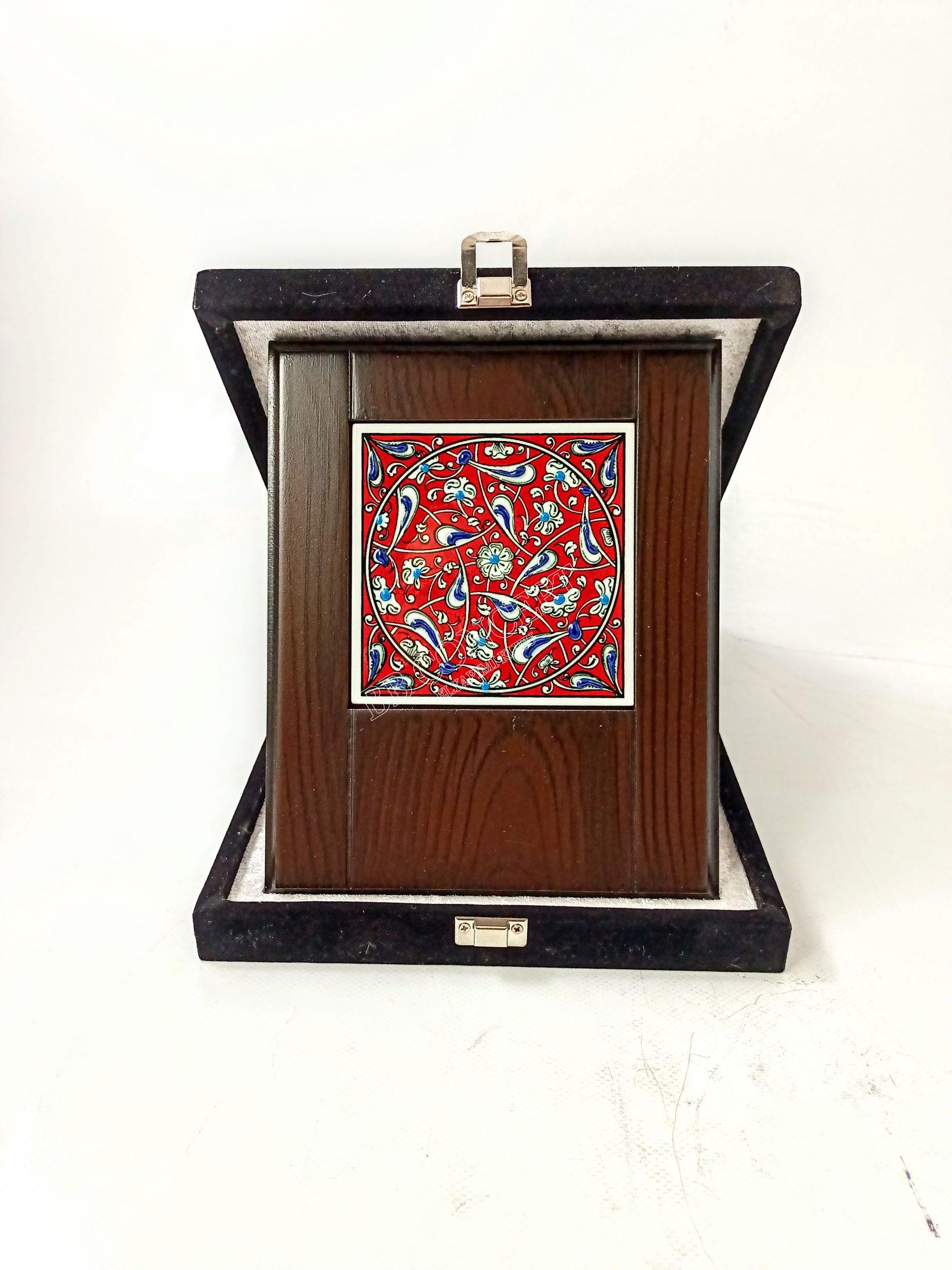 Ahşap Plaket 10x10 Çini Karolu Kadife Kutulu 11