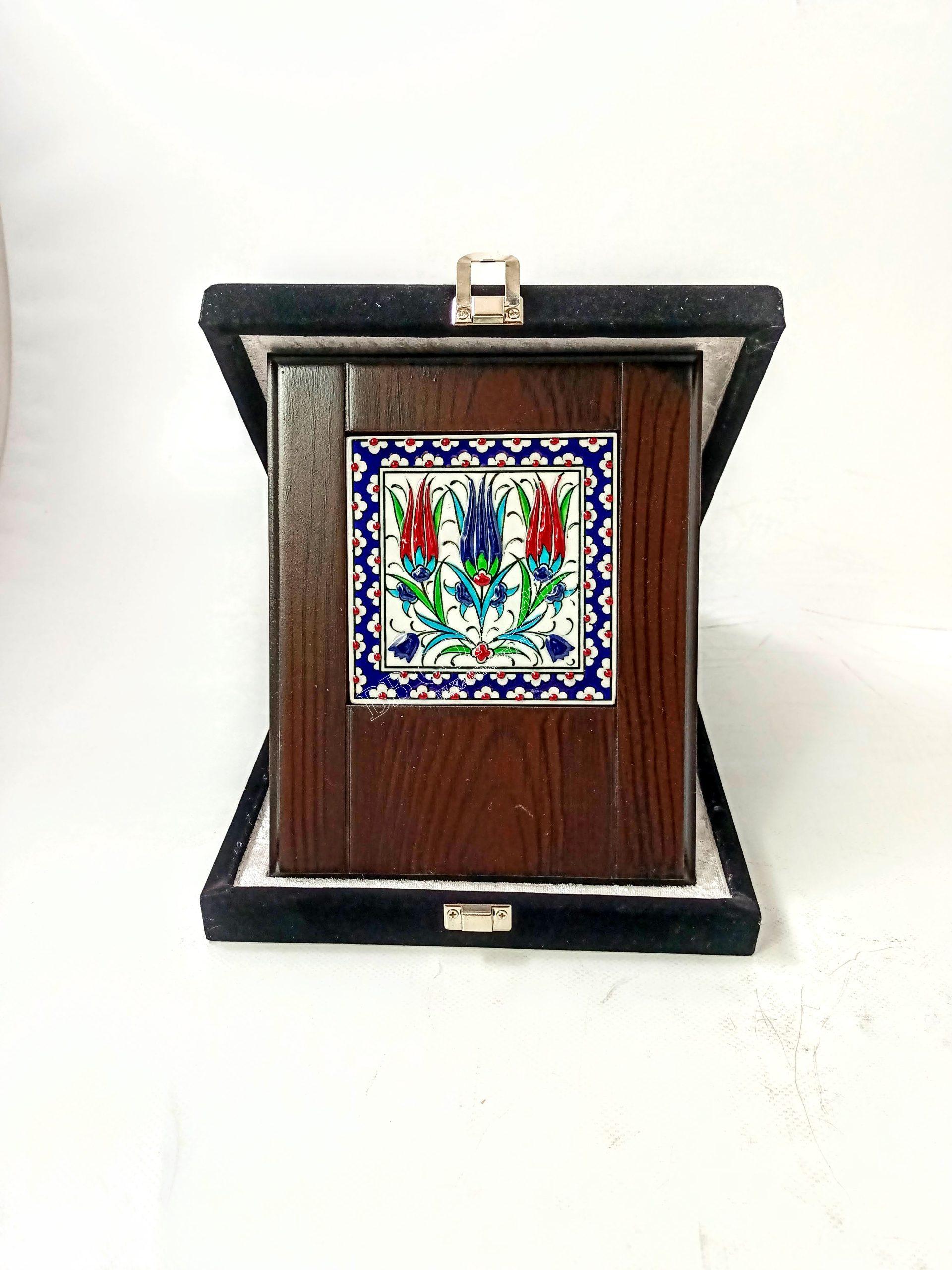 Ahşap Plaket 10x10 Çini Karolu Kadife Kutulu 9