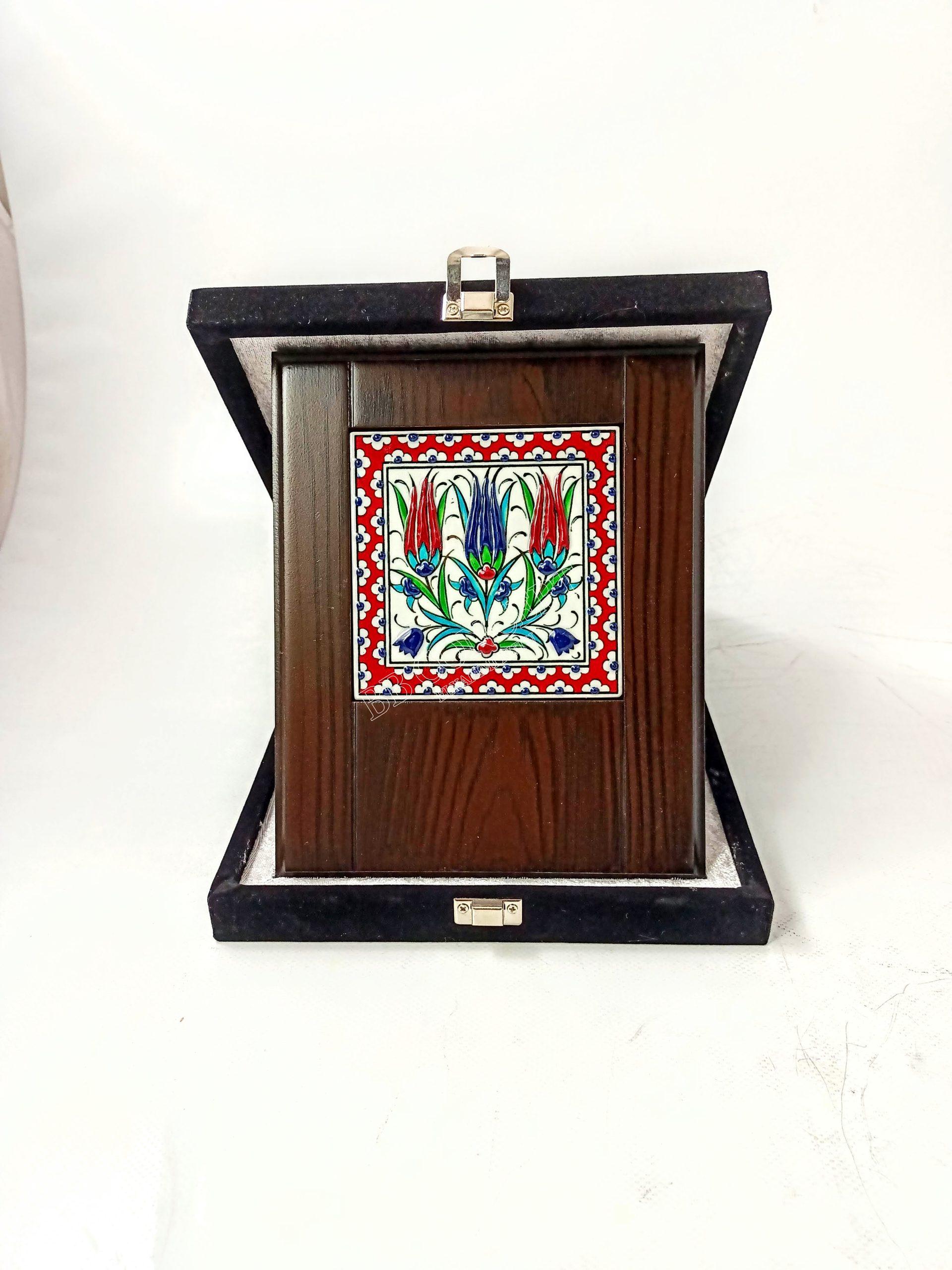 Ahşap Plaket 10x10 Çini Karolu Kadife Kutulu 10