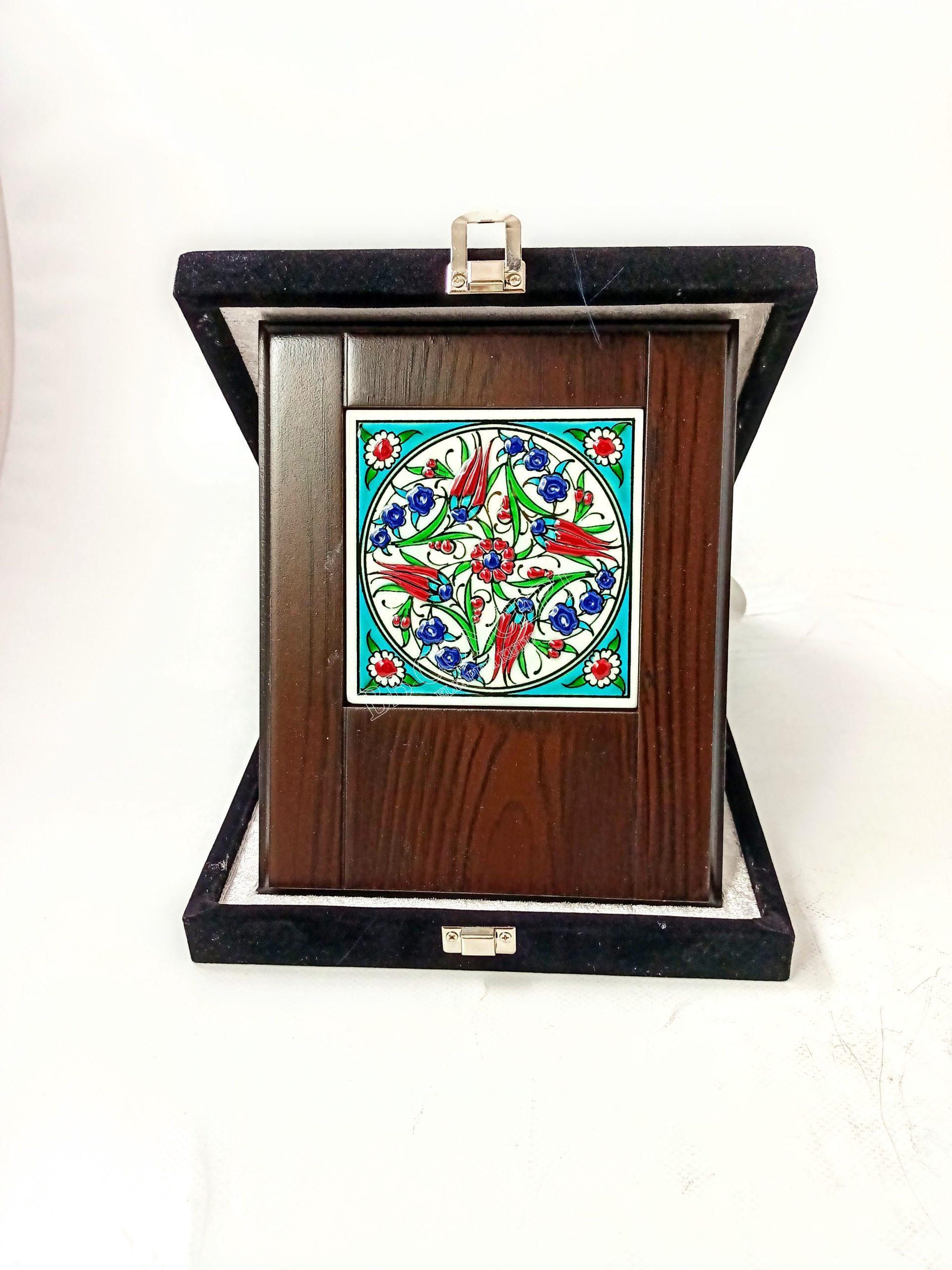 Ahşap Plaket 10x10 Çini Karolu Kadife Kutulu 8