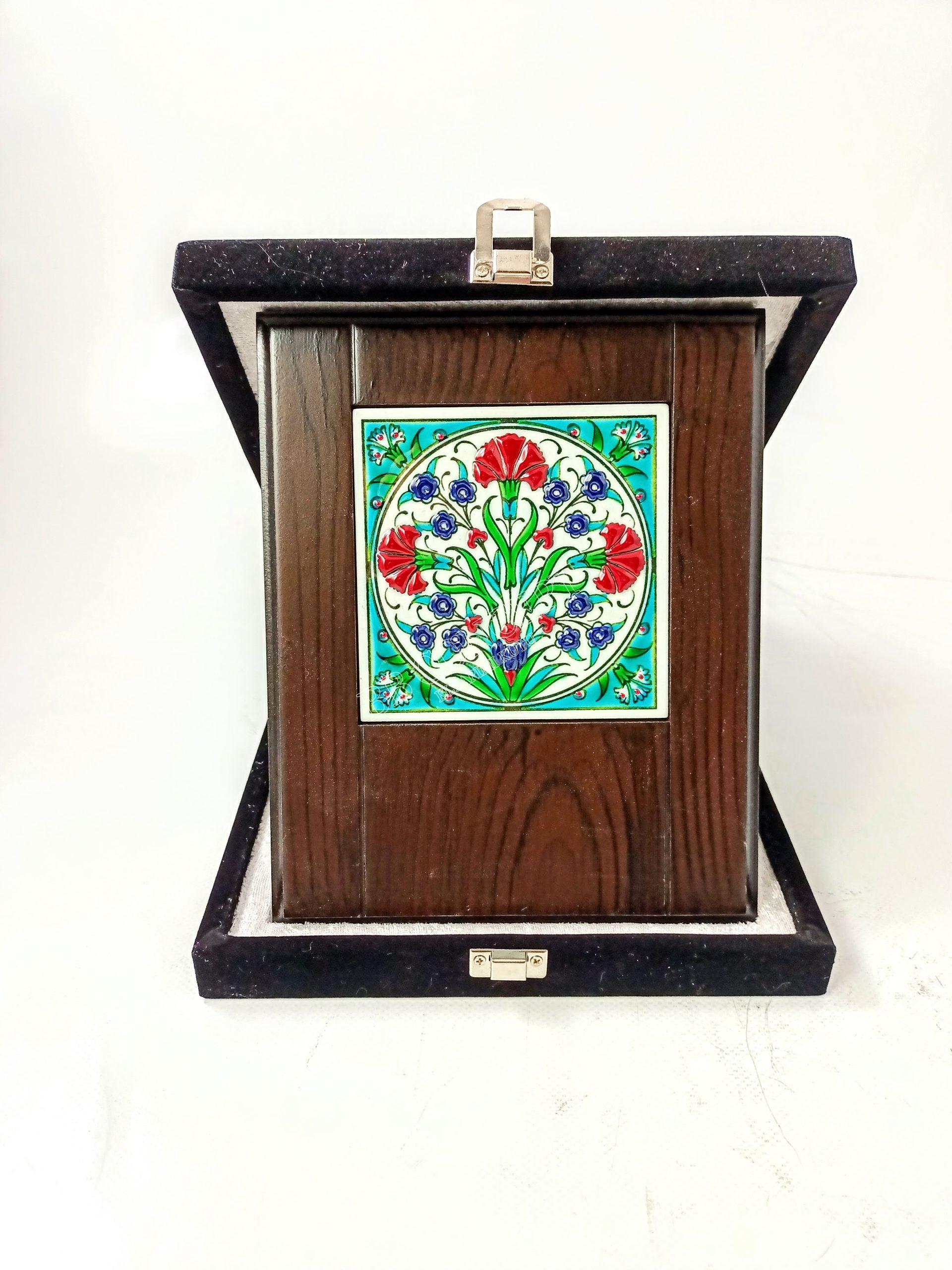 Ahşap Plaket 10x10 Çini Karolu Kadife Kutulu 2