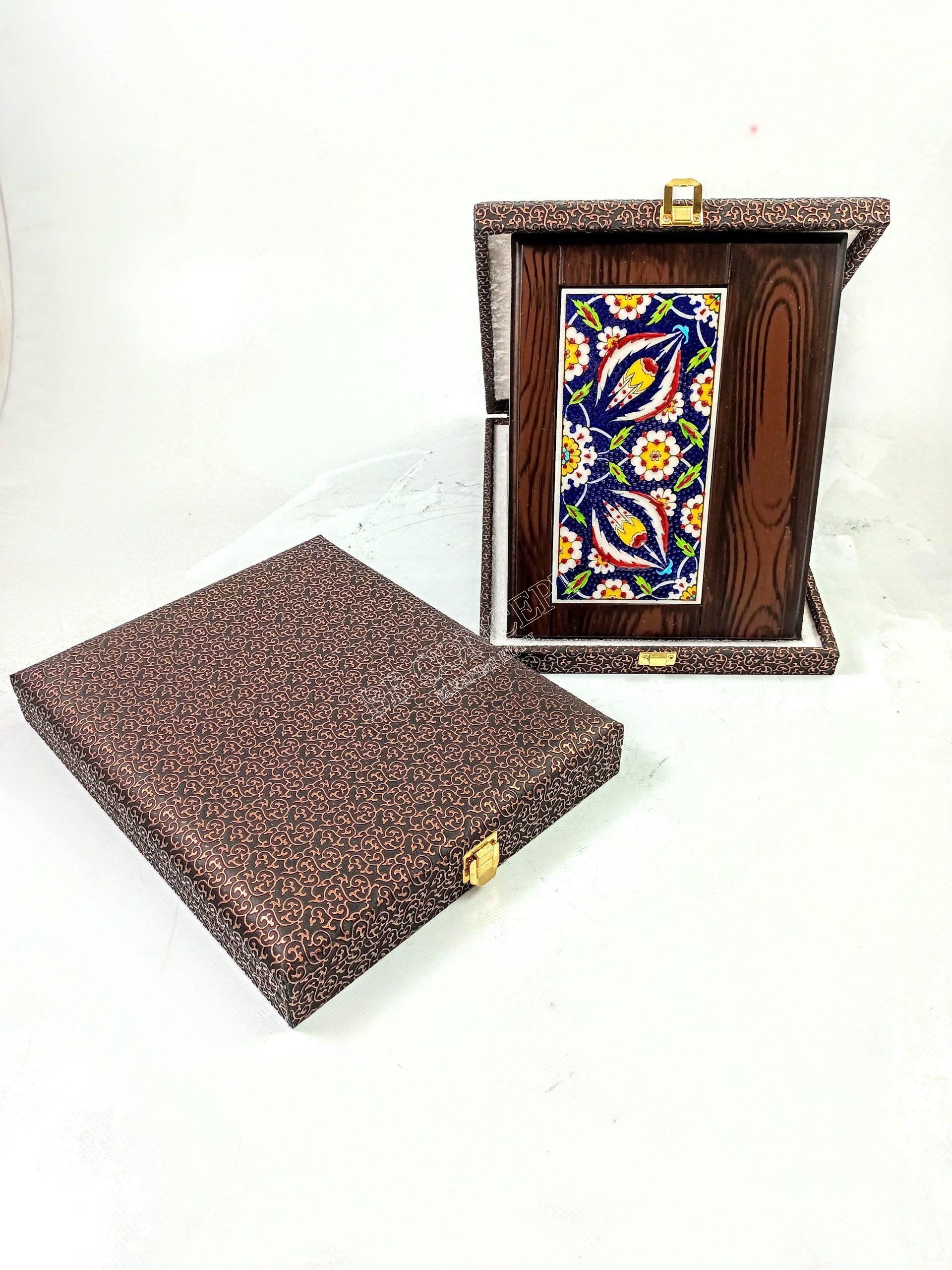 Ahşap Plaket 10x20 Çini Karolu Bakır Brode Deri Kutulu