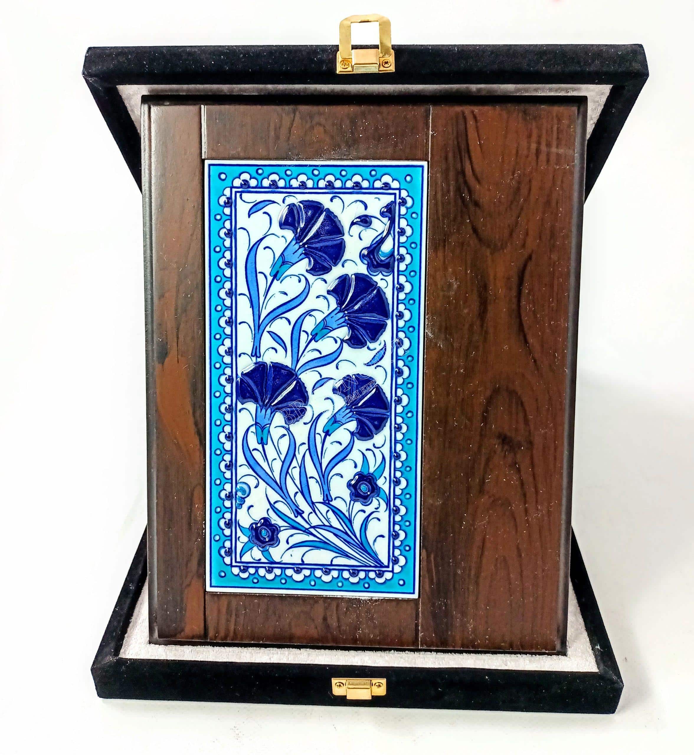 Ahşap Plaket 10x20 Çini Karolu Kadife Kutulu 24