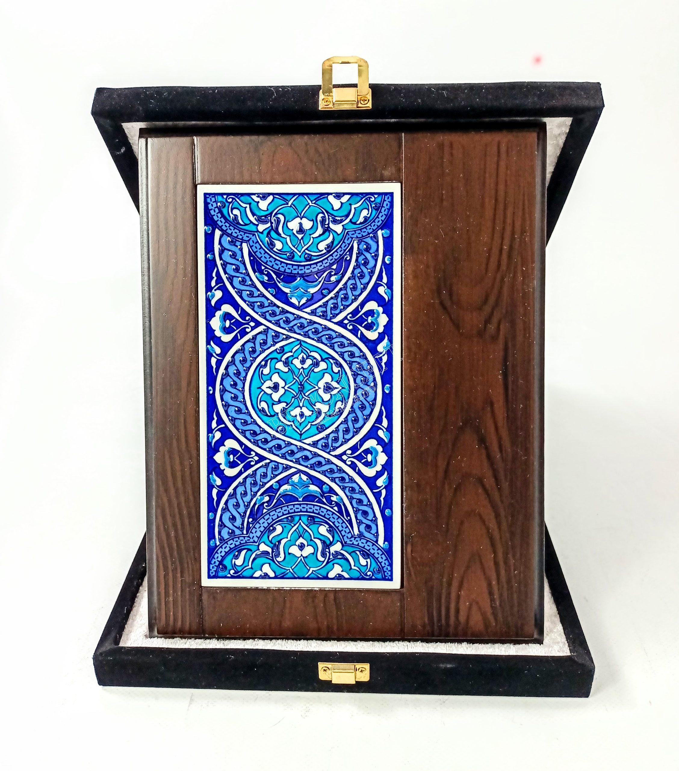 Ahşap Plaket 10x20 Çini Karolu Kadife Kutulu 8