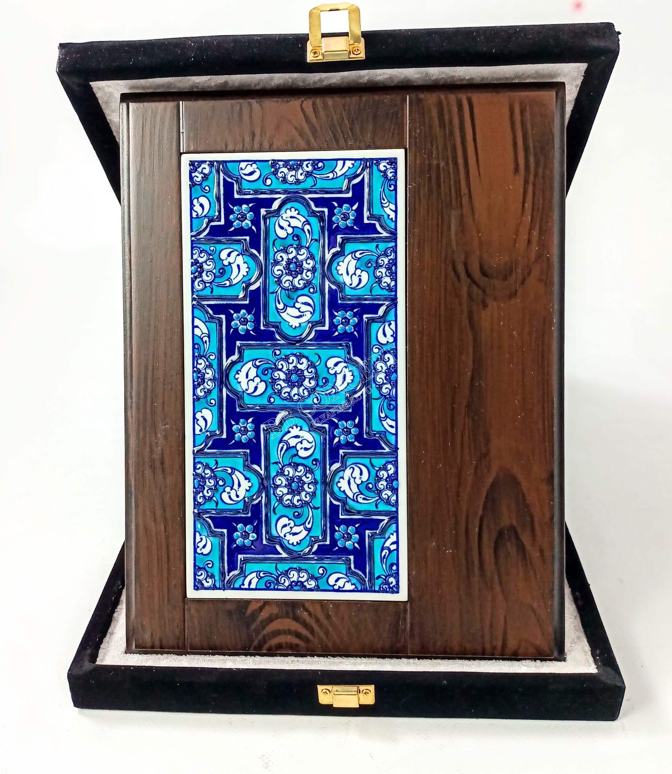 Ahşap Plaket 10x20 Çini Karolu Kadife Kutulu1