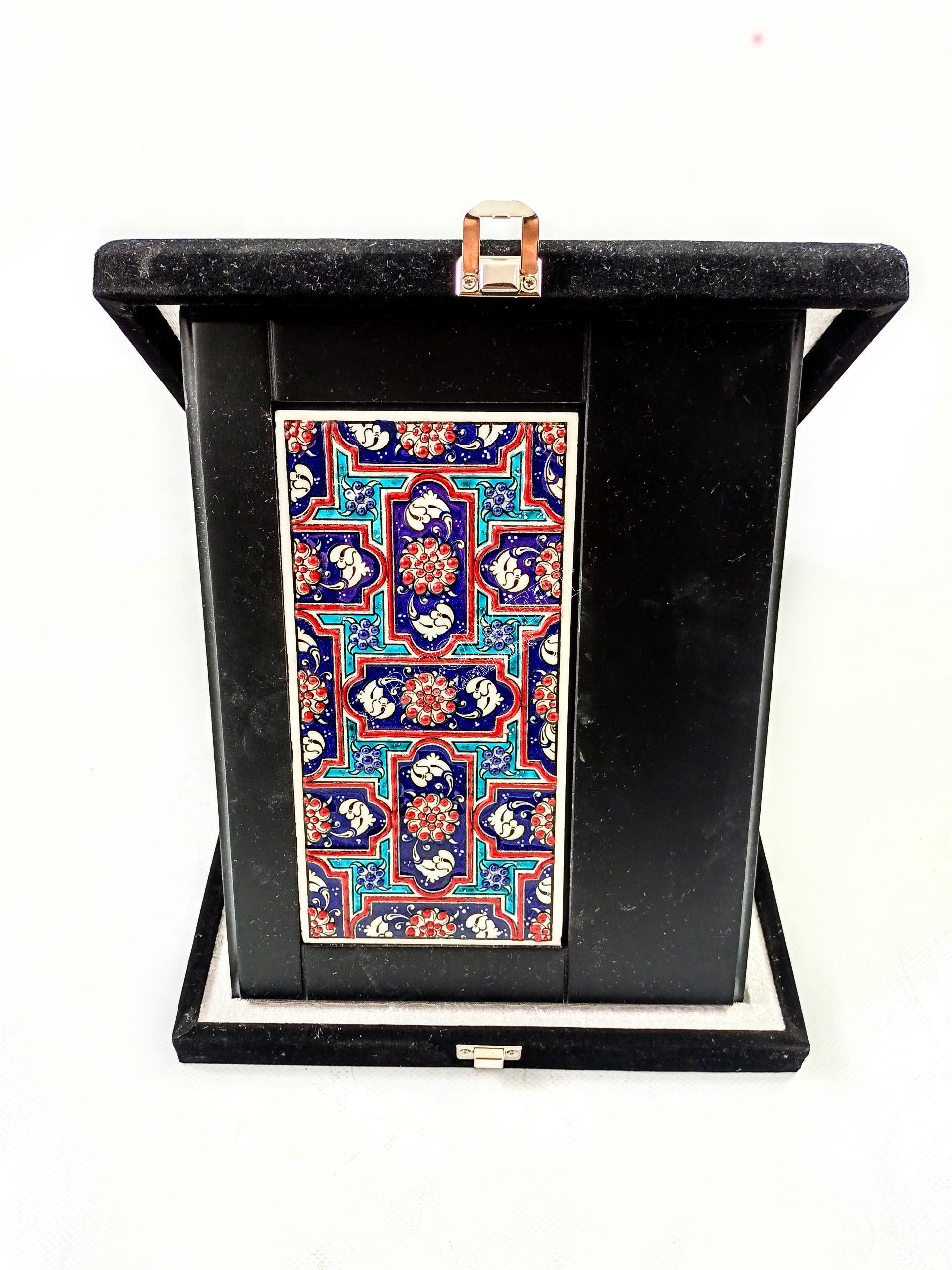 Ahşap Plaket 10x20 Çini Karolu Kadife Kutulu 37