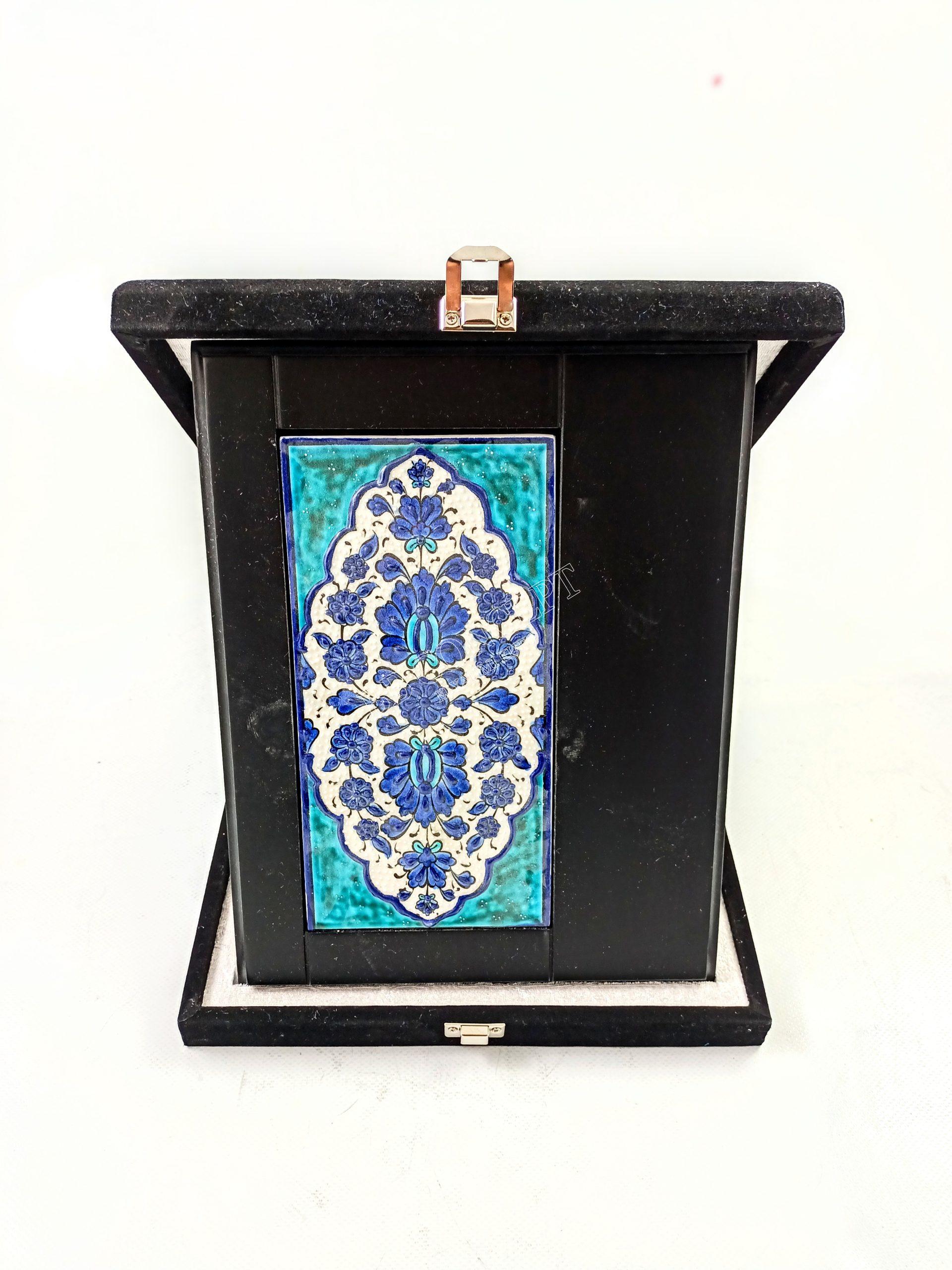 Ahşap Plaket 10x20 Çini Karolu Kadife Kutulu 35